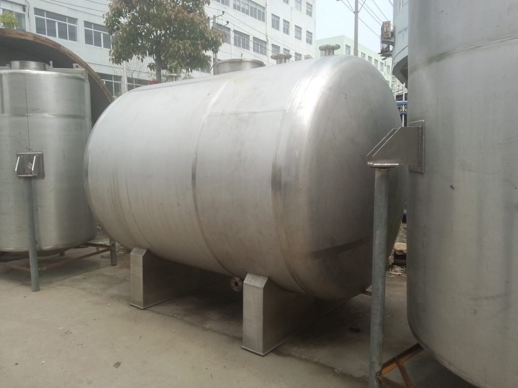 龙康承压贮水罐